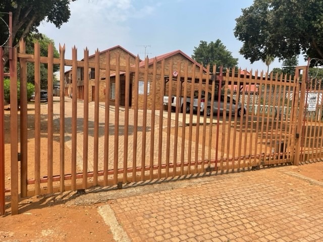 2 Bedroom Property for Sale in Rustenburg Central North West